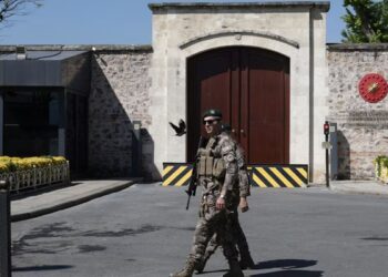 Zelenskiy Confronts Confusion After Putin Skips Ukraine Talks