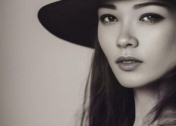 woman 7552696 960 720.jpg