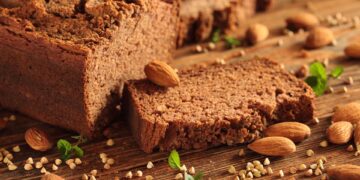 Toolbox mit Tools auf dem Laptop.