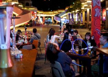 China's Civil Servants Forbidden from Dining Out in Xi's Austerity Push