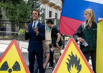 Greenpeace Takes Macron Wax Figure in Anti-Moscow Stunt