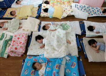 Japan's 2024 Births Dip Below 700,000 for the First Time