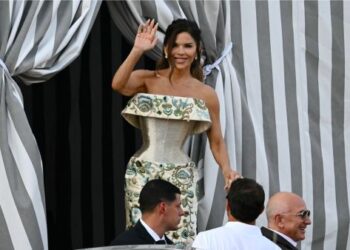 Lauren Sanchez Shines in Gold as Venice Hosts Fashion Showdown