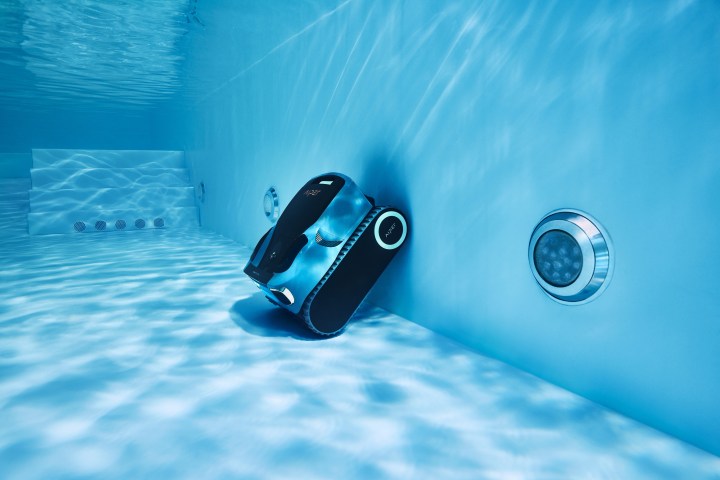 Aiper pool cleaner underwater