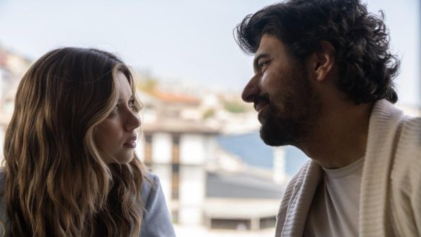 Afra Saraçoğlu Moves On From ‘Yalı Çapkını’ to Engin Akyürek