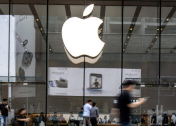 Apple to Close First China Store Amid Retailer Exit Trends