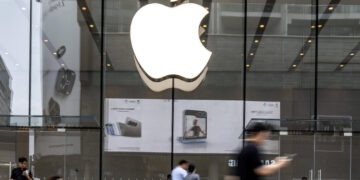 Apple to Close First China Store Amid Retailer Exit Trends
