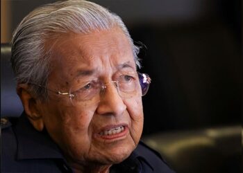 Ex-PM Mahathir, 100, Hospitalized Due to Fatigue