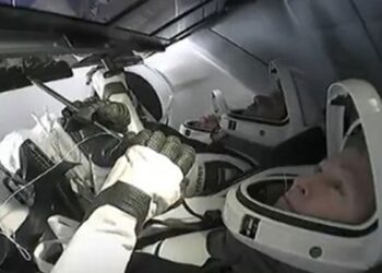 Indian Polish Hungarian Astronauts Return with NASA Veteran from ISS.jpg