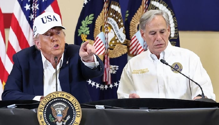 Trump Tours Texas Flood Area, Supports Gov't Disaster Efforts
