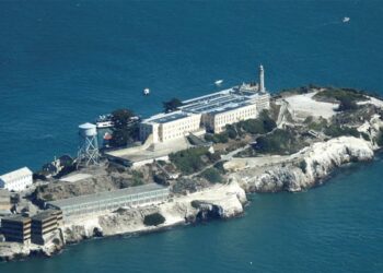 Trump to Tour 'Gator Prison' Migrant Detention Facility