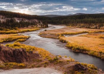 river 7500103 960 720.jpg