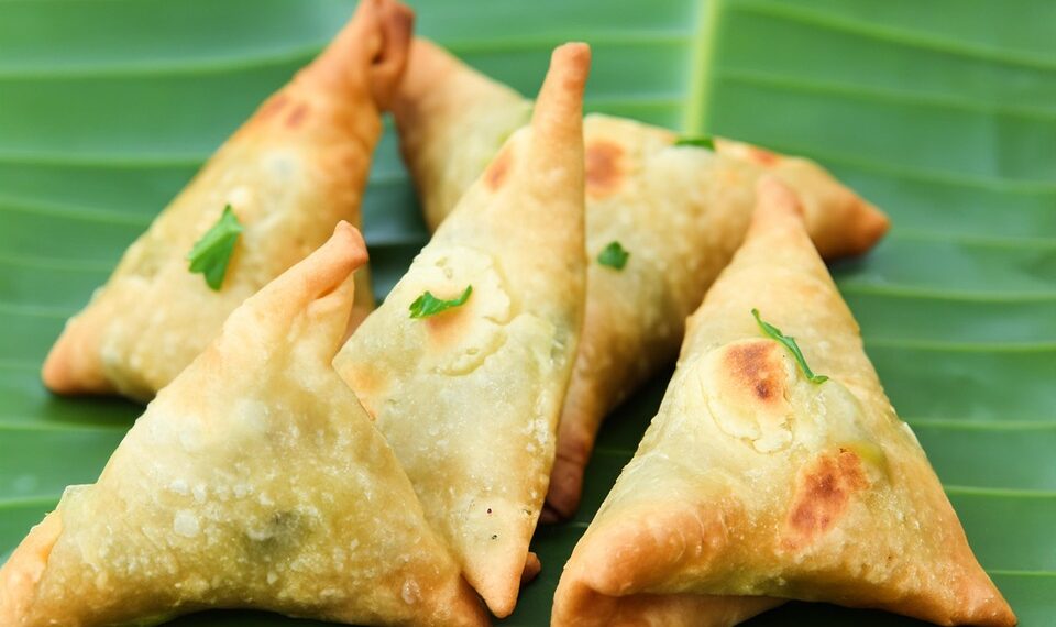 samosa 8303211 960 720.jpg