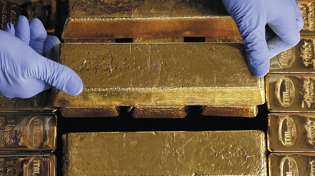 China's Gold Reserves Climb Ninth Month, Forex Reserves Decline in July