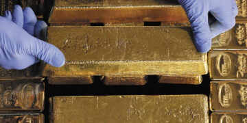 China's Gold Reserves Climb Ninth Month, Forex Reserves Decline in July