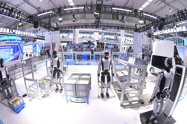 China's Industrial Robot Installations Up 5% Despite Global Drop