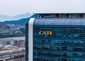 Chinese Lithium Stocks Jump as CATL Pauses Yichun Mine Over License Issue