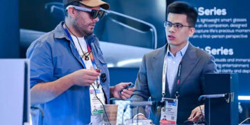 Insiders Say AI Glasses Still Need Time Before Mass Production