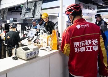 JD.com Shares Drop as Q2 Profit Halves, Food Delivery Woes Continue