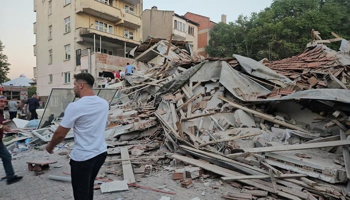 Magnitude 6.1 Quake Hits Balikesir Near Istanbul, Turkey