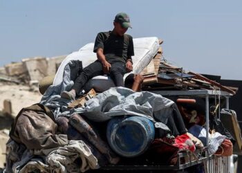 Mass Exodus: Palestinians Flee Gaza City Amid Israeli Threats