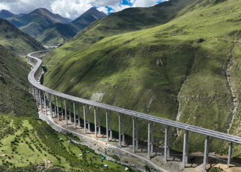 Xizang's First-Half GDP Surges 7.2% Amid Major Megaprojects