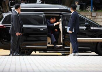 Yoon Evades Interrogation by Concealing in Underwear in South Korea
