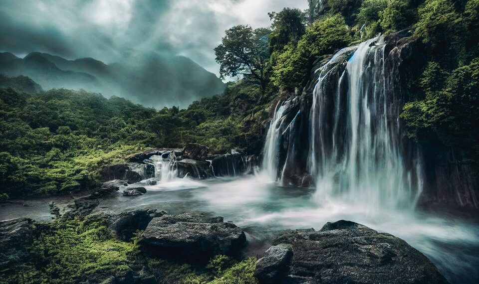 waterfall 7611664 960 720.jpg