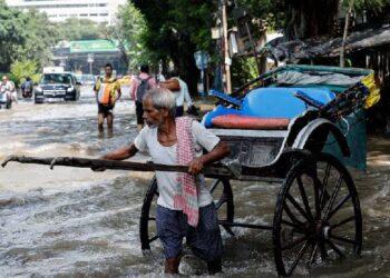 12 Dead as Record Rain Floods Kolkata, India