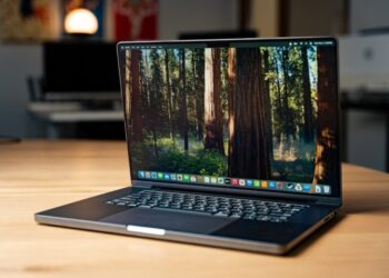 Apple’s OLED MacBook Pro Might Get Touch Screen