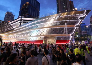 Bernard Arnault Returns to Shanghai for the Third Consecutive Year