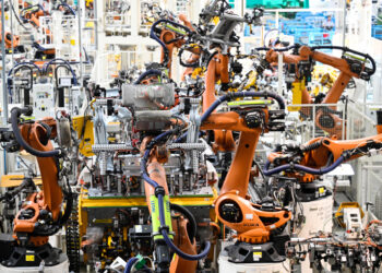 China's Factory Output Edges Up Amid Ongoing Contraction for Sixth Month