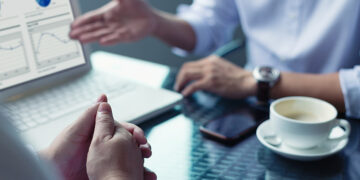 China’s Household Savings Drop Again as Funds Flow into Stocks