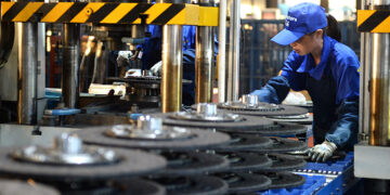 Chinese Auto Parts Suppliers Rise as Carmakers Commit to Timely Payments