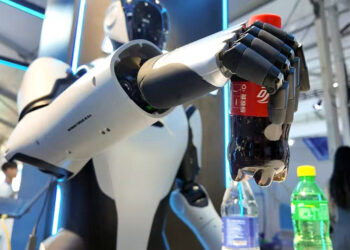 Chinese Factories Pick Wheels Over Legs as Humanoid Robots Decline