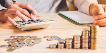 Experts suggest China’s central govt should increase debt to reduce local fiscal pressure