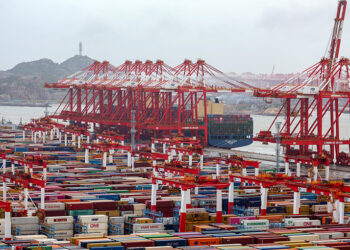 Global Firms Shift Supply Chains to China, Says StanChart Report