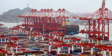 Global Firms Shift Supply Chains to China, Says StanChart Report