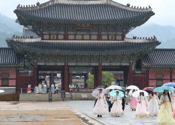 Korea's Visa-Free Policy Sparks Chinese Tourist Surge