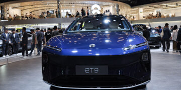 Nio Gains as Chinese EV Firm Sharpens Losses, Boosts Revenue Q2