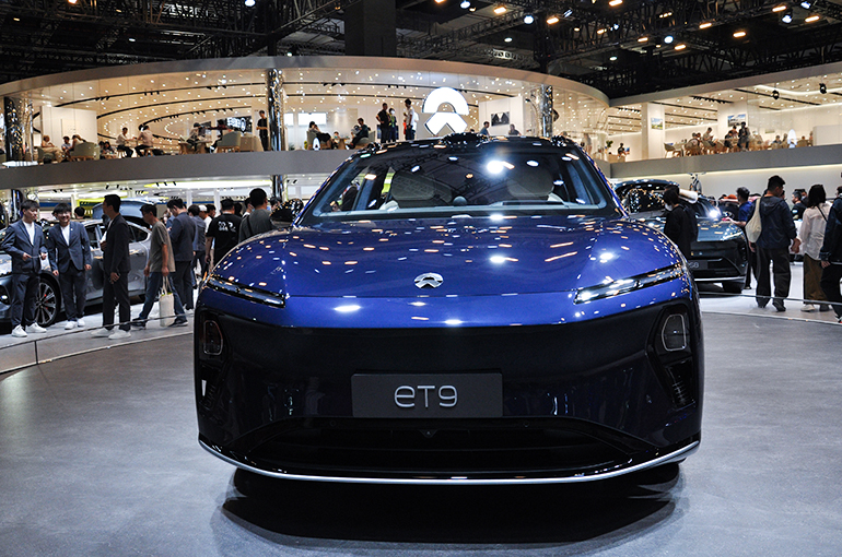 Nio Gains as Chinese EV Firm Sharpens Losses, Boosts Revenue Q2