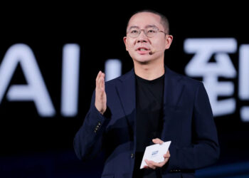 Qianli Tech Soars as Mercedes-Benz to Acquire 3% in Geely-Backed EV Tech for $182M