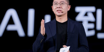 Qianli Tech Soars as Mercedes-Benz to Acquire 3% in Geely-Backed EV Tech for $182M