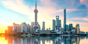 Shanghai’s Leading 100 Firms Boost Profits Despite Revenue Drop in 2024