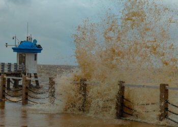 Southern Chinese Cities Suspend Activity as Super Typhoon Ragasa Nears