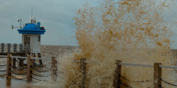 Southern Chinese Cities Suspend Activity as Super Typhoon Ragasa Nears