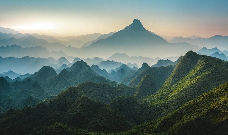 mountains 7459787 960 720.jpg