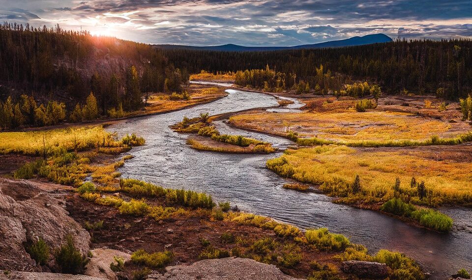 river 7500105 960 720.jpg