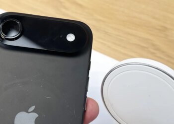 Apple Store Uses New MagSafe Chargers With Silicone Rings for iPhone 17 Demos