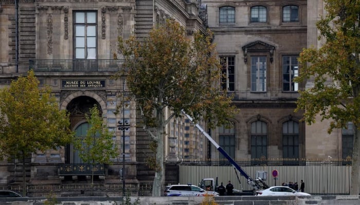Bold daylight heist: Thieves snatch priceless jewels from Louvre